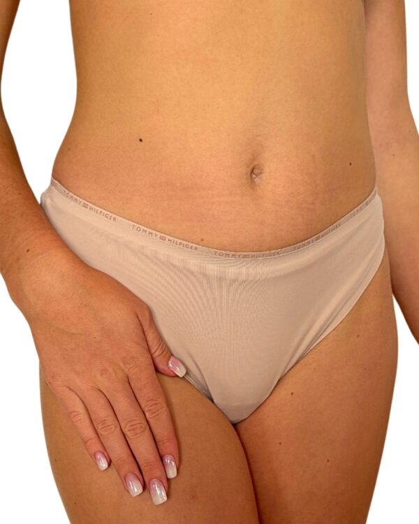 Dámská tanga Tommy Hilfiger UW0UW05214